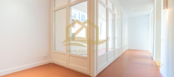 2 bedrooms Apartment in Ciutat Vella, Spain No. 34002 3