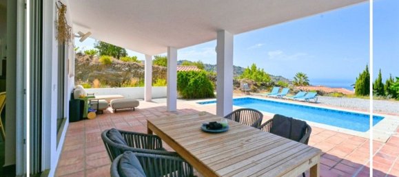 3 bedrooms House in Competa, Spain No. 160122 2