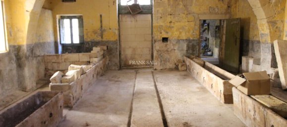 3 bedrooms Farm in Lija, Malta No. 199 11