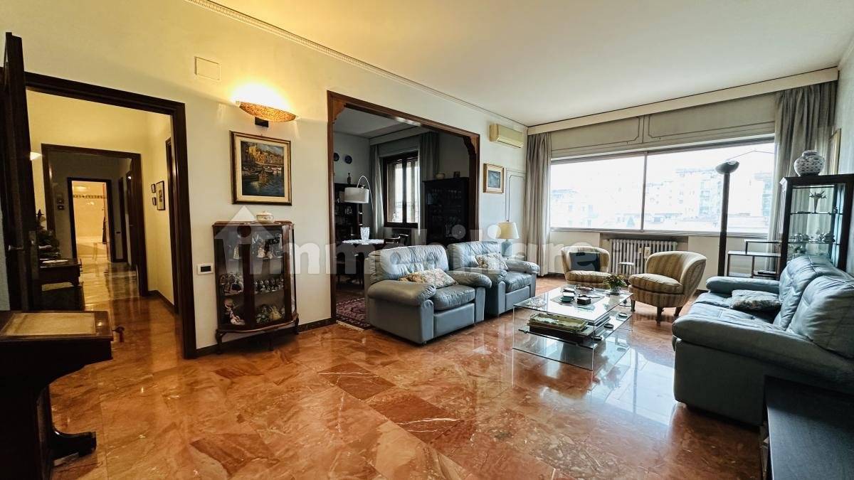 3 bedrooms Apartment in Florence, Italy No. 375711
