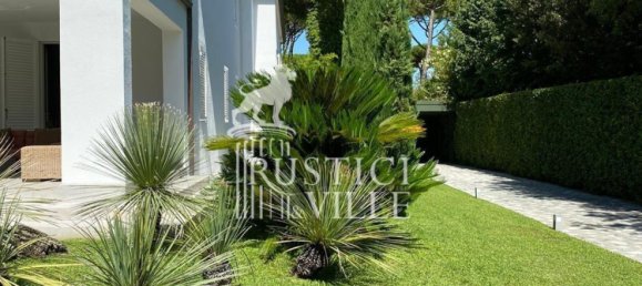 5 bedrooms Villa in Forte dei Marmi, Italy No. 104595 2