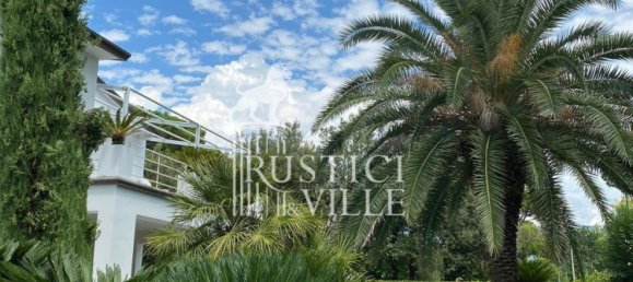 5 bedrooms Villa in Forte dei Marmi, Italy No. 104595 12