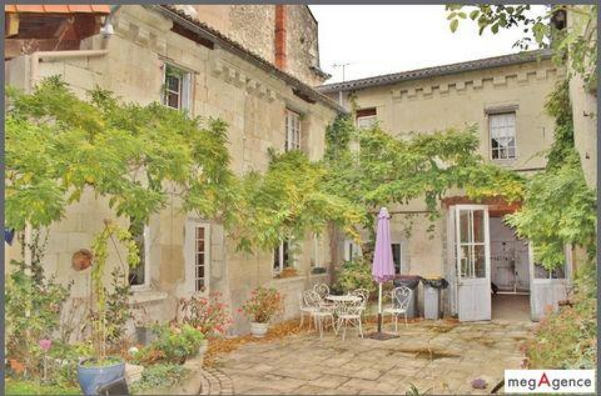 6 bedrooms Shop in Loudun, France No. 21297