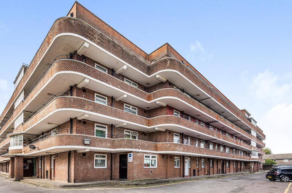 3 bedrooms Apartment in London, United Kingdom No. 7588