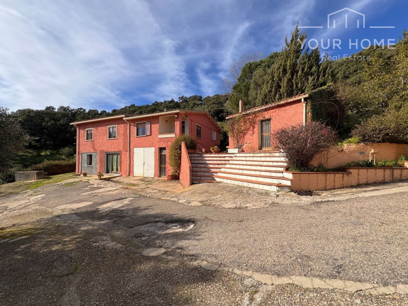 7 rooms House in Luras, Italy No. 141632