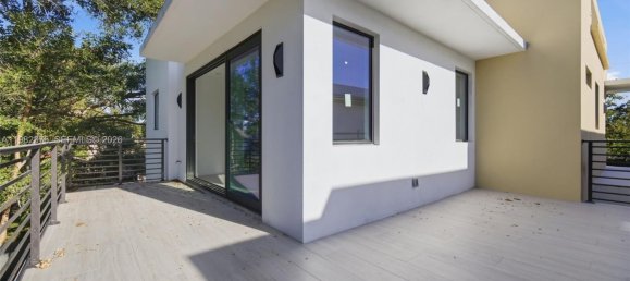 5 dormitorios villa en venta en Miami, Miami-Dade, Florida, USA № 615779 7