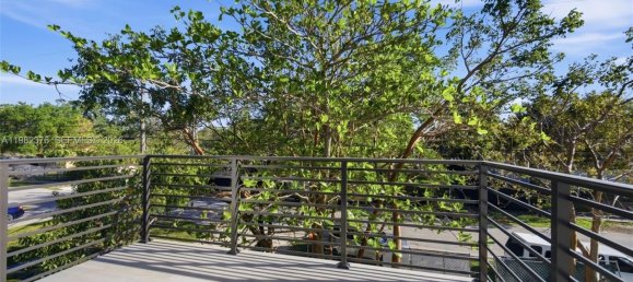 5 dormitorios villa en venta en Miami, Miami-Dade, Florida, USA № 615779 10
