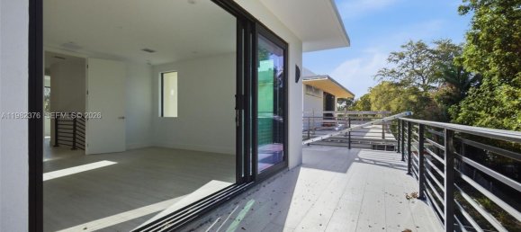 5 dormitorios villa en venta en Miami, Miami-Dade, Florida, USA № 615779 8