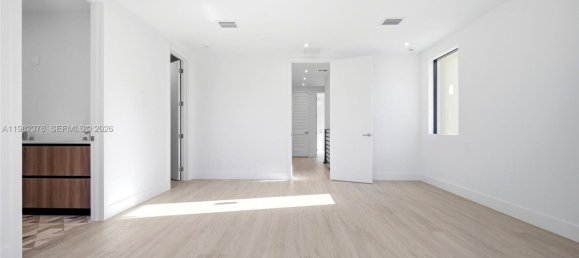 5 dormitorios villa en venta en Miami, Miami-Dade, Florida, USA № 615779 6