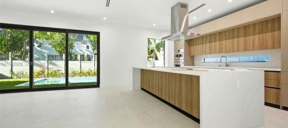 5 dormitorios villa en venta en Miami, Miami-Dade, Florida, USA № 615779 19