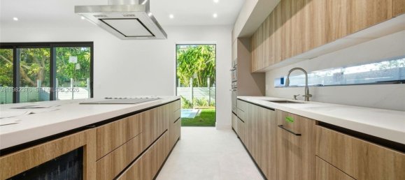 5 dormitorios villa en venta en Miami, Miami-Dade, Florida, USA № 615779 21