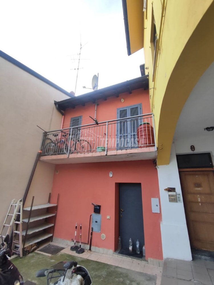 Apartamento de 2 habitaciónes en Bregnano, Italy No. 133311