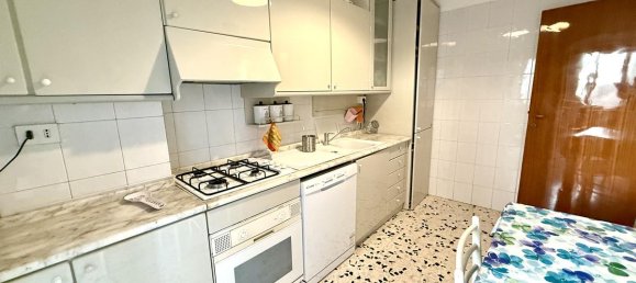 Квартира с 2 комнатами в Рим, Италия № 189442 4