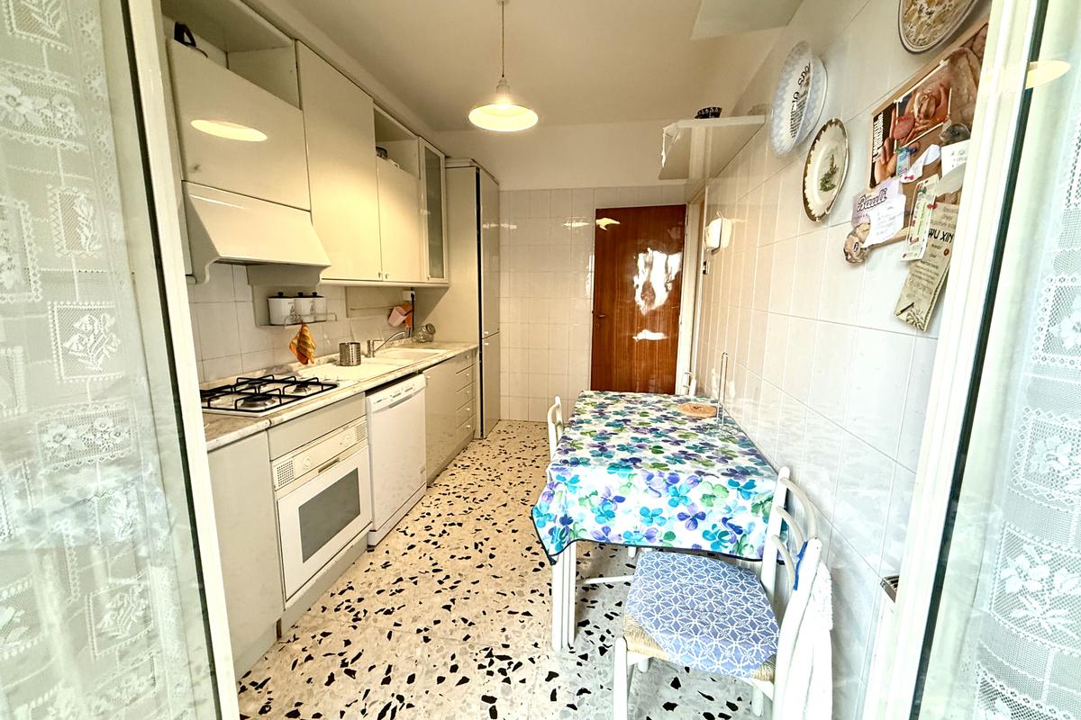 Квартира с 2 комнатами в Рим, Италия № 189442