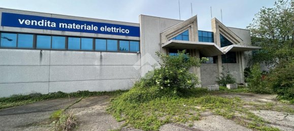 Almacén de 3 habitaciónes en Brescia, Italy No. 122359 10