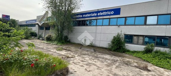 Almacén de 3 habitaciónes en Brescia, Italy No. 122359 9