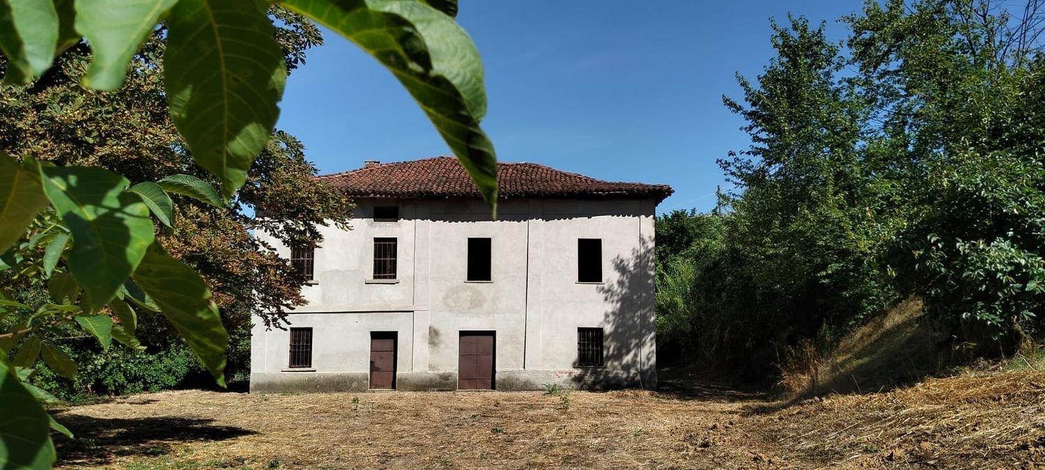 8 rooms House in Quargnento, Italy No. 298026