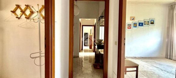 5 bedrooms Apartment in Rome, Italy No. 318806 9