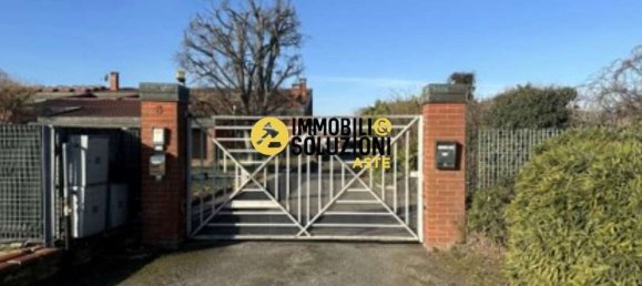 5 rooms Apartment in Asigliano Vercellese, Italy No. 51274 4