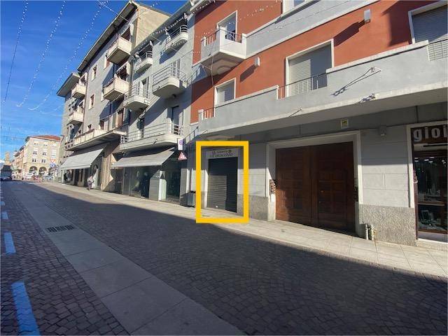 2 rooms Commercial property in Borgomanero, Italy No. 177527