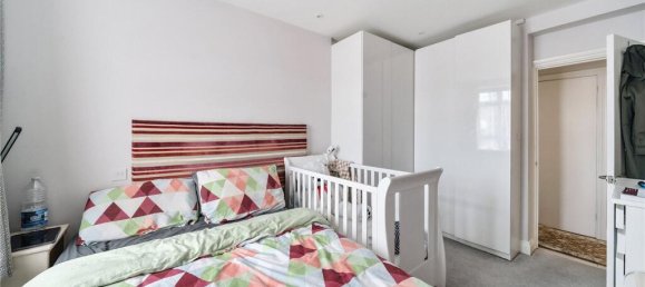 1 bedroom Apartment in London, United Kingdom No. 7656 4