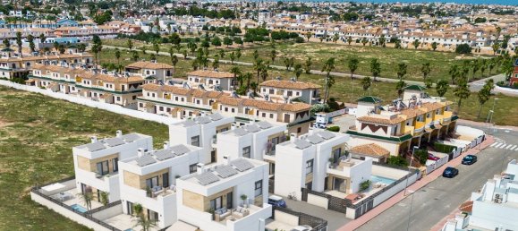 Villa de 3 dormitorios en Ciudad Quesada, Spain No. 9135 7