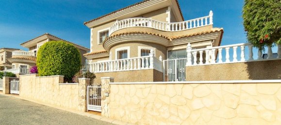 2 bedrooms Villa in Torrevieja, Spain No. 151760 2