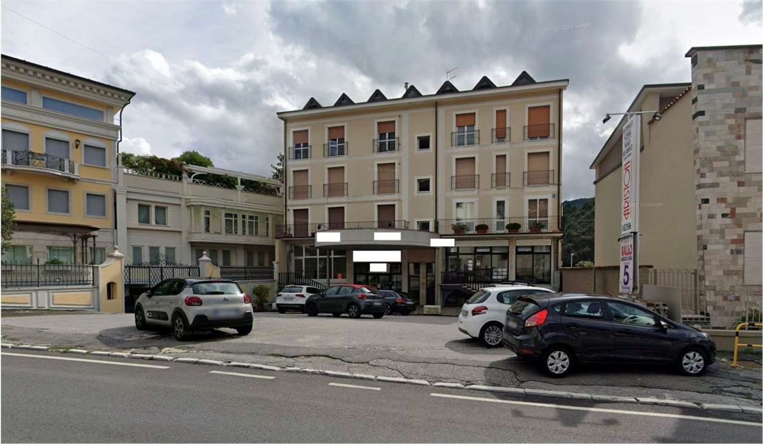 Propiedad comercial en Lumezzane, Italy 949 m² No. 359665