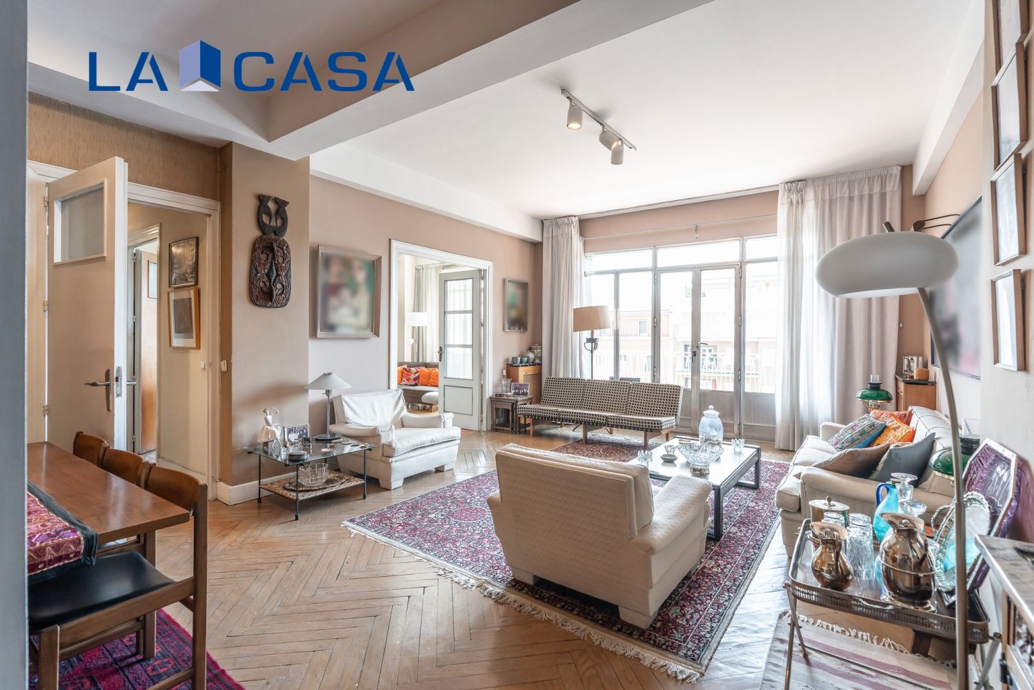 Apartamento de 4 dormitorios en Madrid, Spain No. 215036