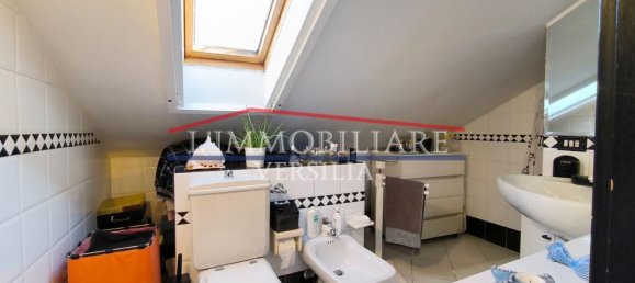 8-salle Villa à Carrara, Italy No. 193332 15