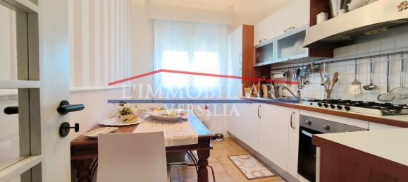 8-salle Villa à Carrara, Italy No. 193332 4