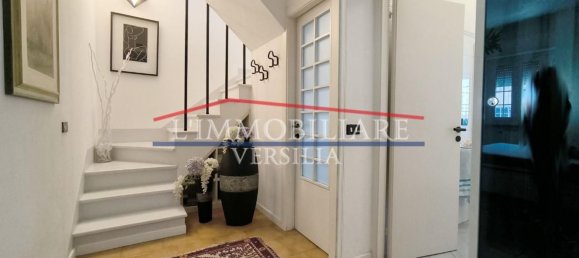 8-salle Villa à Carrara, Italy No. 193332 12