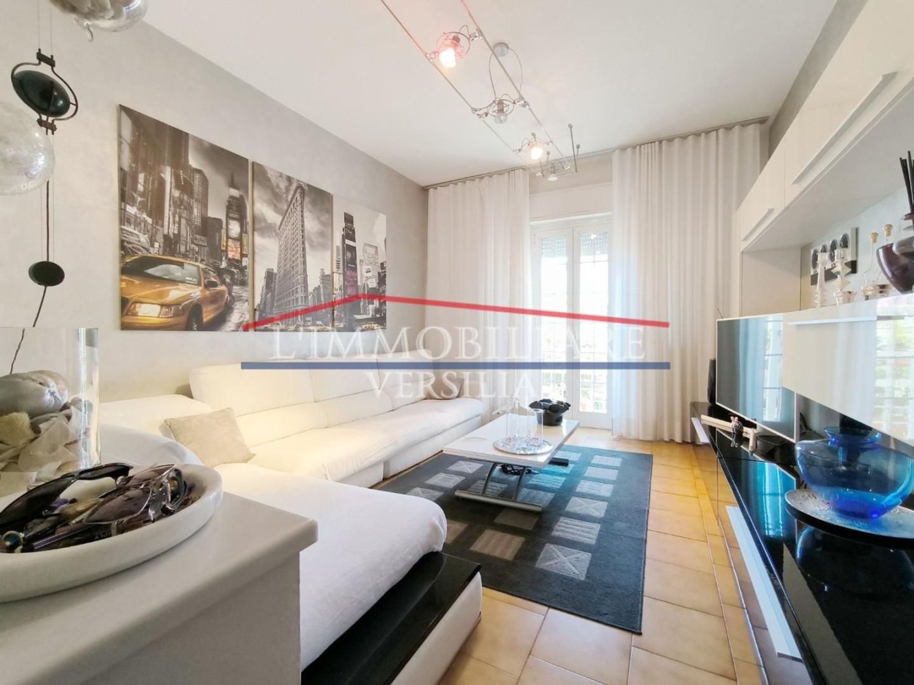 8-salle Villa à Carrara, Italy No. 193332