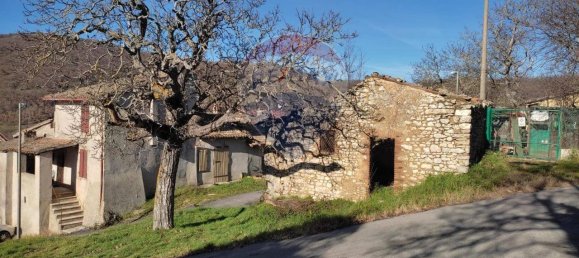 4 rooms House in Foligno, Italy No. 136635 18