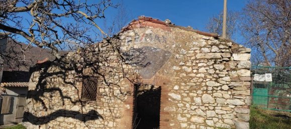 4 rooms House in Foligno, Italy No. 136635 11