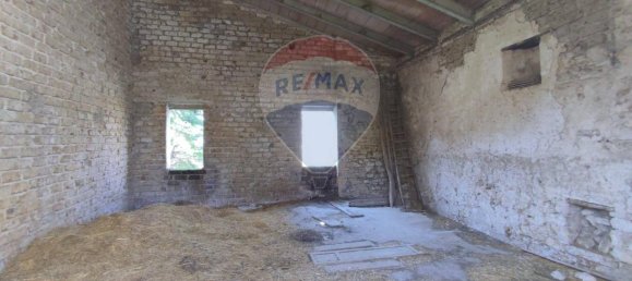 4 rooms House in Foligno, Italy No. 136635 7