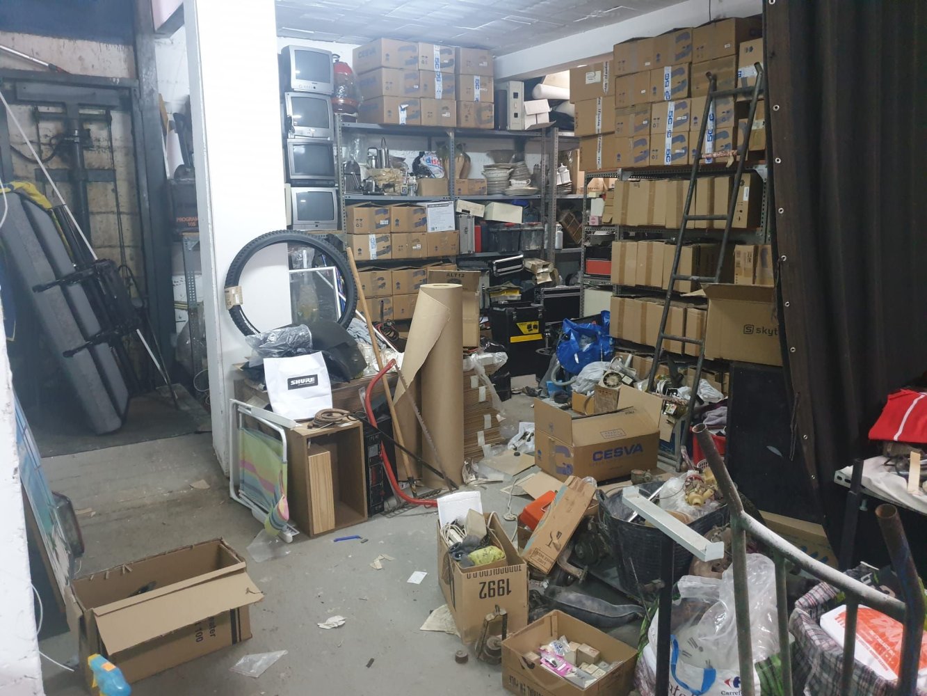 202m² Commercial property in Sant Boi de Llobregat, Spain No. 174390