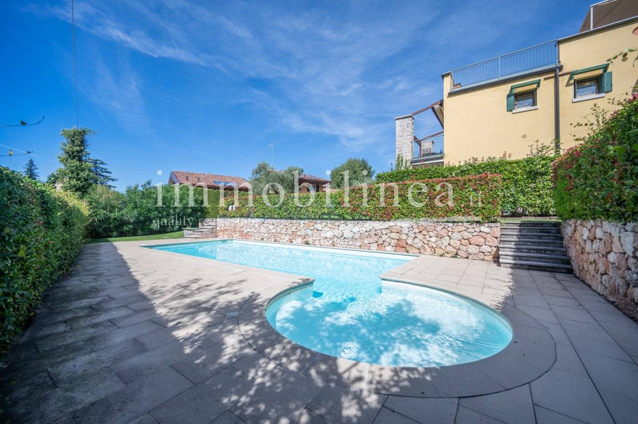 2 غرف نوم شقة في Torri del Benaco, Italy رقم 347249