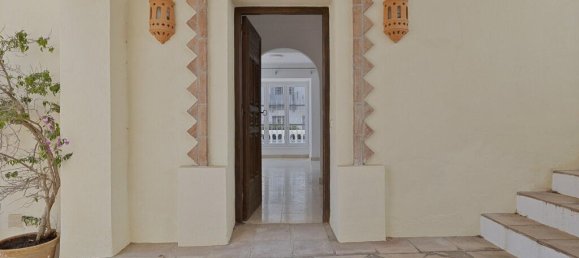 3 bedrooms Townhouse in La Quinta, Spain No. 30772 3