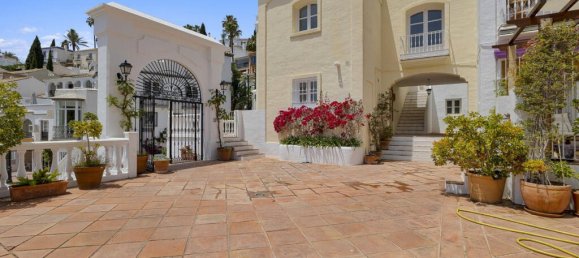 3 bedrooms Townhouse in La Quinta, Spain No. 30772 10
