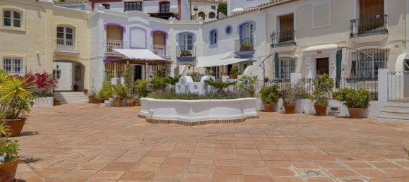 3 bedrooms Townhouse in La Quinta, Spain No. 30772 2