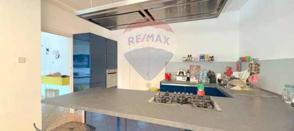 3 Schlafzimmer Wohnung in Naples, Italy, Nr. 266187 5