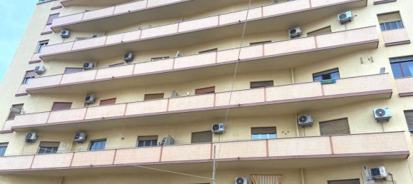 5 rooms Apartment in Palermo, Italy No. 46499 4