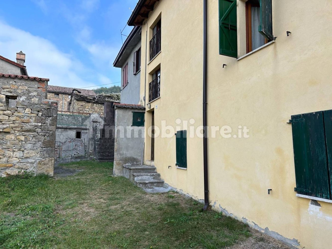 2 bedrooms House in Morfasso, Italy No. 20132