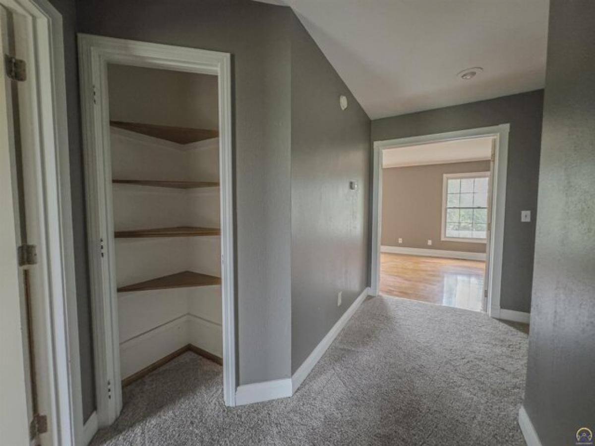 5 bedrooms House in Berryton, USA No. 402870