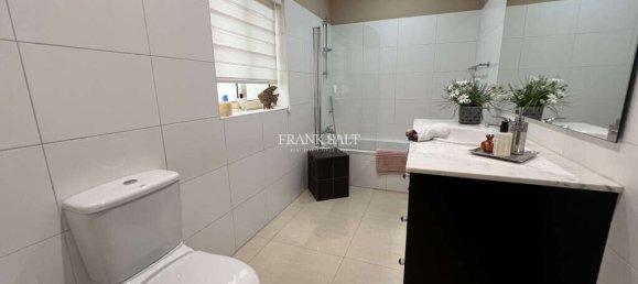 2 bedrooms Apartment in Sliema, Malta No. 10530 10