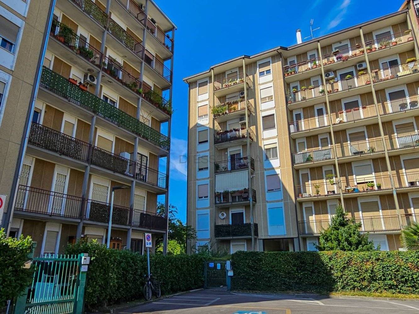 Apartamento de 2 dormitorios en Limbiate, Italy No. 344388