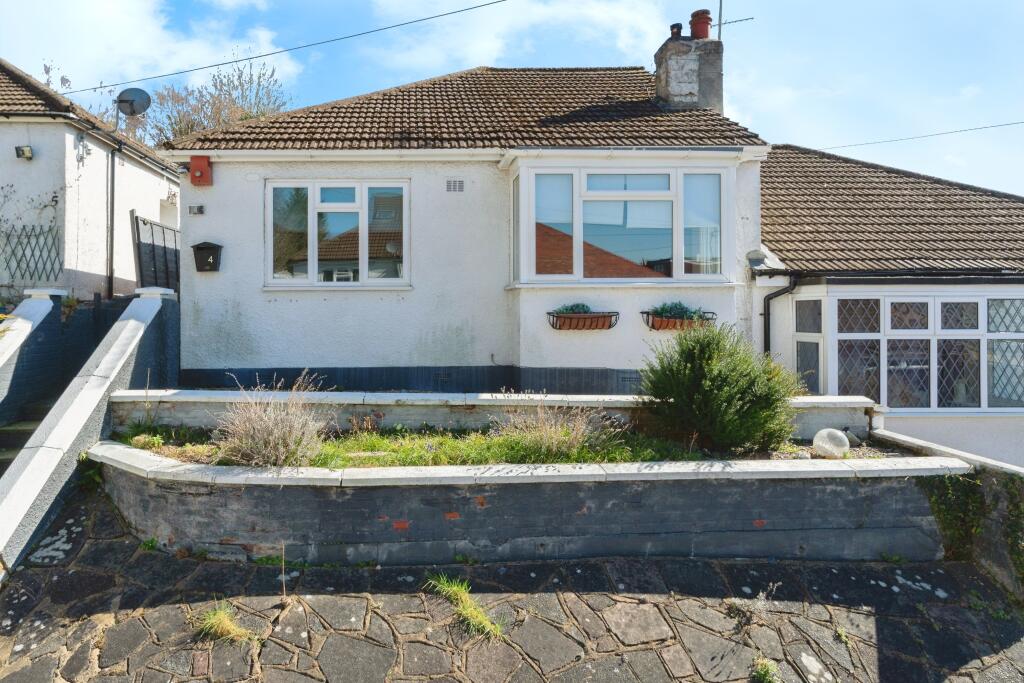 2 bedrooms Bungalow in Kenley, United Kingdom No. 8040