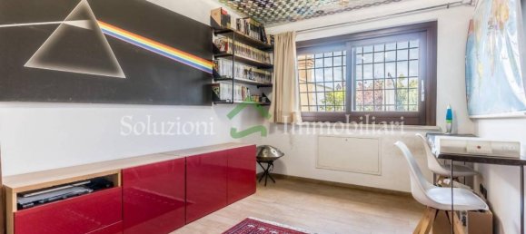 Дом с 5 комнатами в Помеция, Италия № 36784 5