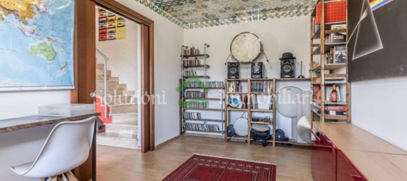 Дом с 5 комнатами в Помеция, Италия № 36784 6